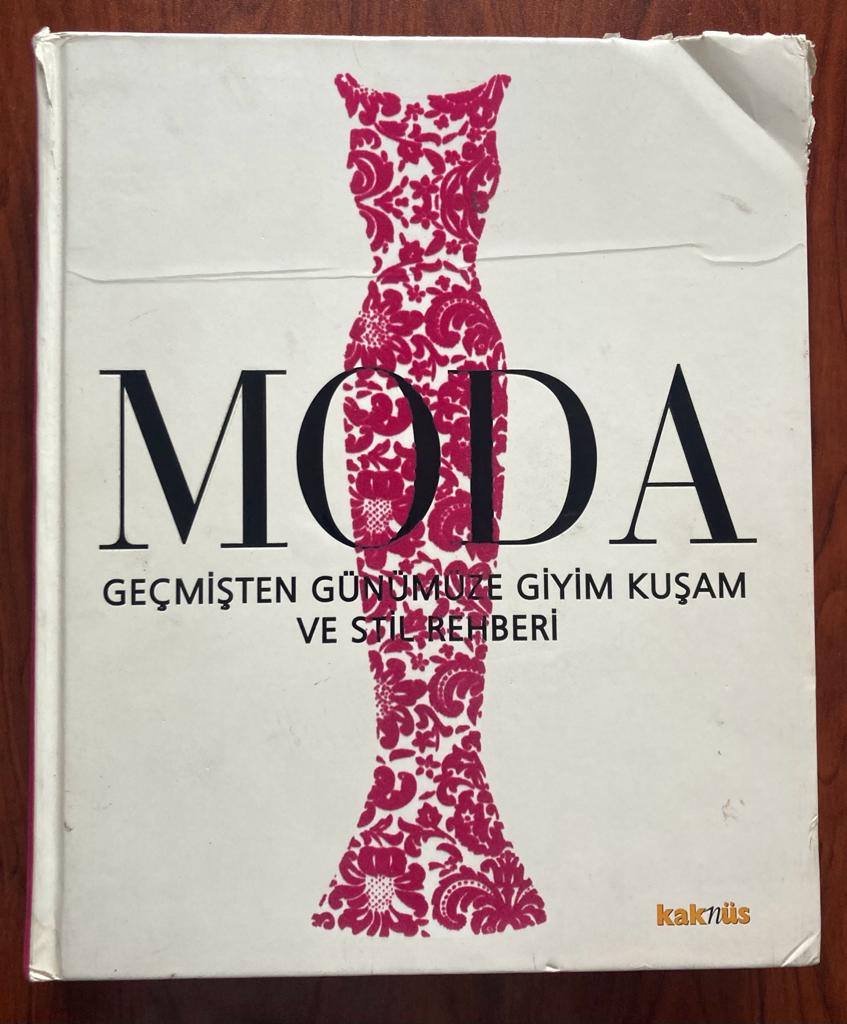Yüz Makyajı İçin Temel Kozmetik Seti: Sade Bir Başlangıç Rehberi